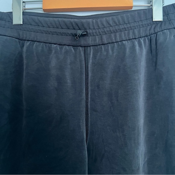 Lululemon Softstreme High-Rise Straight Leg Crop Black Size 12 - Picture 3 of 5